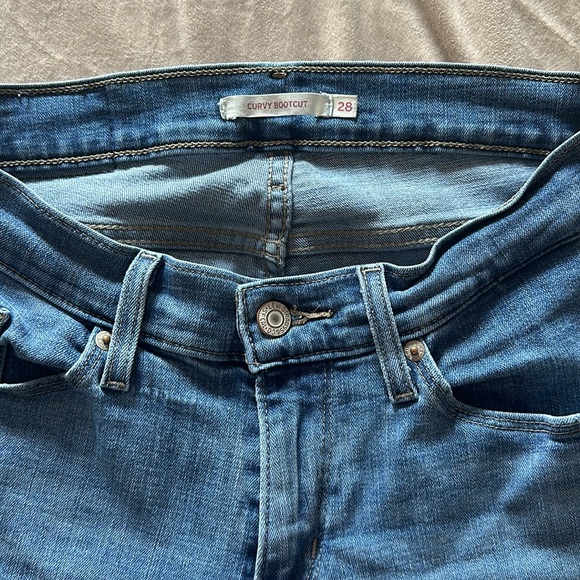 Levi’s curvy boot cut 28 jeans - Picture 2 of 5
